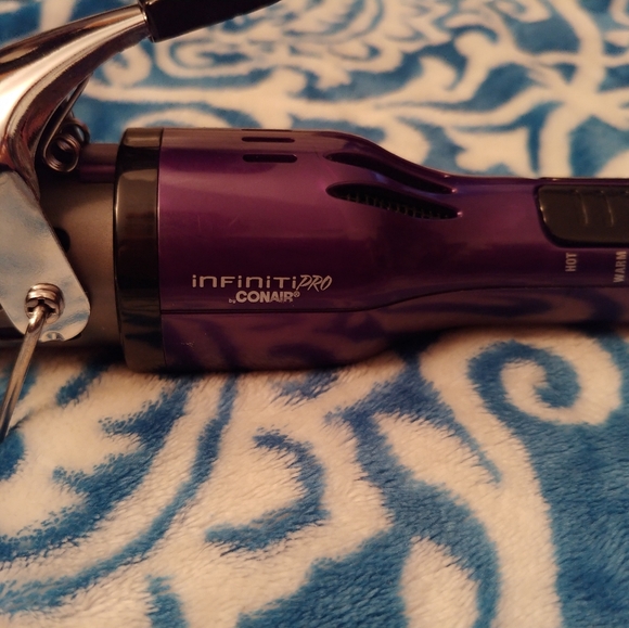 Infiniti Pro by Conair Air Curling Iron. Purple. - Picture 2 of 3